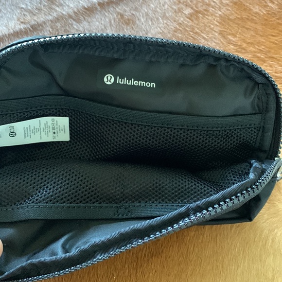 Everywhere Belt Bag - Black - Picture 3 of 3